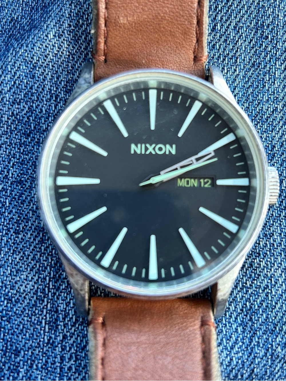 Vintage well worn Nixon Sentry black/green 42mm watch in great working condition